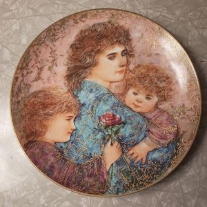 Edna Hibel Mothers Day Collectors Plate 1990
